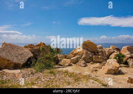 Die Küste in der Nähe von Bol an der Südküste der Insel Brac in Kroatien im Mai Stockfoto
