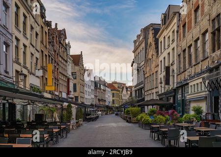 Antwerpen Belgien, Skyline der Stadt an der Oude Koornmarkt Straße Stockfoto