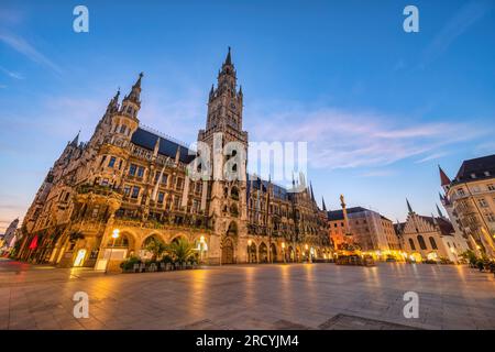 München (München) Deutschland, Sonnenaufgang in der Skyline der Stadt am Marienplatz Stockfoto