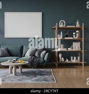 Wohnzimmereinrichtung mit dunkelblauem Sofa und Poster an leeren blauen Wänden Stockfoto