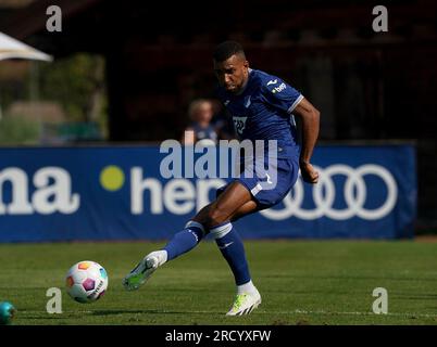 17. Juli 2023, Langauer Sportstadion, Kitzbuhl, TSG Hoffenheim Trainingslager in Kitzbuhl 2023, im Bild Kevin Akpoguma (Hoffenheim) Stockfoto