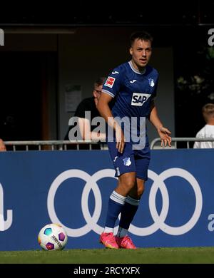 17. Juli 2023, Langauer Sportstadion, Kitzbuhl, TSG Hoffenheim Trainingslager in Kitzbuhl 2023, im Bild Julian Justvan (Hoffenheim) Stockfoto