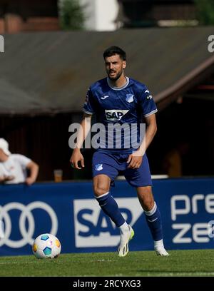 17. Juli 2023, Langauer Sportstadion, Kitzbuhl, TSG Hoffenheim Trainingslager in Kitzbuhl 2023, im Bild Florian Grillitsch (Hoffenheim) Stockfoto