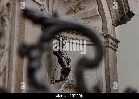 Die berühmte Statue von Manneken Pis in Brüssel, ich habe den Fotofokus aus einem anderen Blickwinkel genommen. Stockfoto