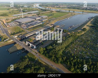 Draufsicht über die Prinzessin Beatrix-Schleuse ist ein Schleusenkomplex in der niederländischen Gemeinde Nieuwegein mit drei Kammern. Stockfoto