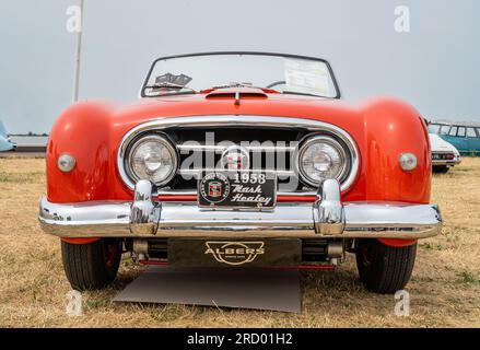 Lelystad, Niederlande, 18.06.2023, Vorderansicht des klassischen Luxus-Sportwagens Nash-Healey Roadster ab 1953 anlässlich des National Oldtimer Day Stockfoto