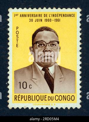 Joseph Kasa-Vubu, alternativ Joseph Kasavubu (ca. 1915–1969), war ein kongolesischer Politiker, der von 1960 bis 1965 als erster Präsident der Demokratischen Republik Kongo (damals Republik Kongo) diente. Ein Stempel, der 1961 in der Republik Kongo zum ersten Jahrestag der Unabhängigkeit ausgestellt wurde. Nennwert: 10 c.. Stockfoto