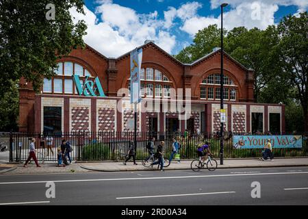 Young V&A - früher das V&A Museum of Childhood in Bethnal Green East London. 2023 eröffnet. Das junge V&A London. Stockfoto