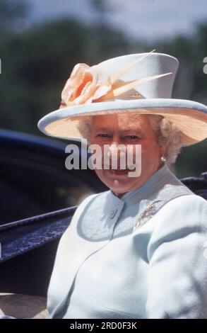 The Queen at Ascot Races 18. Juni 2004 Foto vom Henshaw Archiv Queen Elizabeth II Stockfoto