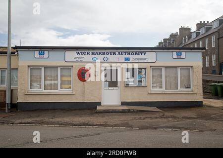 Wick, Caithness, Schottland, Juli 2. 2023, Wick Harbour Authority Office Stockfoto