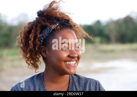 2023.03.10 Dominikanische Republik Higuey, wunderschöne junge Lateinamerikanerin. Stockfoto