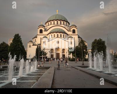 Bild des belgrader Katharertempels von St. Sava, von außen gesehen. Die Kirche St. Sava, oder Hram Svetog Save, ist ein serbisch-orthodoxer chur Stockfoto