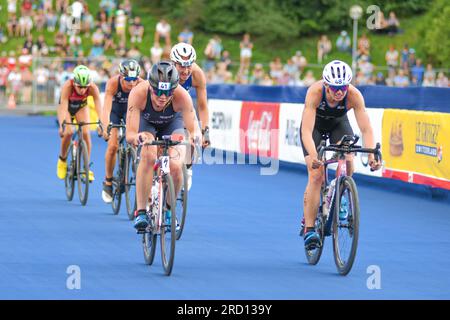 Solveig Loveseth (Norwegen), Kaidi Kivioja (Estland). Triathlon-Frauen. Europameisterschaft München 2022 Stockfoto