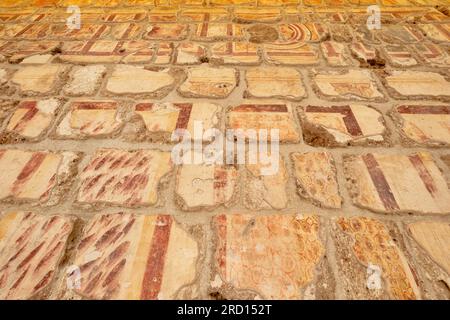 Travertin-Fresken in der antiken Stadt Laodikeia (Laodicea) bei Denizli in der Türkei Stockfoto