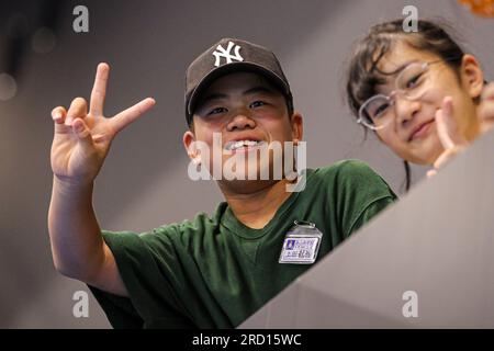 Fukuoka, Japan. 18. Juli 2023. FUKUOKA, JAPAN - 18. JULI: Fan während der Wasserweltmeisterschaft 2023 Frauen-Wasserpolo-Spiel zwischen Kasachstan und den Niederlanden am 18. Juli 2023 in Fukuoka, Japan (Foto von Albert Ten Hove/Orange Pictures). Guthaben: Orange Pics BV/Alamy Live News Stockfoto