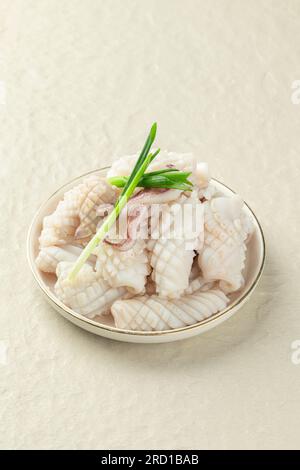 Tintenfisch, Ananasschnitt isoliert auf weißem Hintergrund Stockfoto