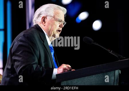 Arlington, Usa. 17. Juli 2023. Pastor John Hagee, CUFI-Gründer und Vorsitzender, spricht auf der Konferenz von Christen United for Israel (CUFI) im Crystal Gateway Marriott in Arlington, Virginia. Kredit: SOPA Images Limited/Alamy Live News Stockfoto