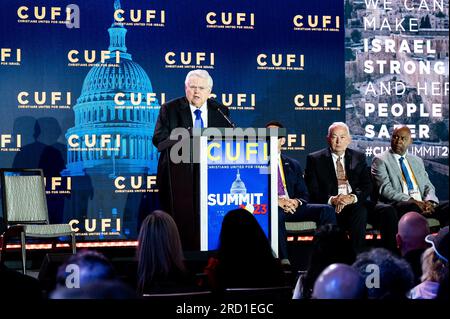 Arlington, Usa. 17. Juli 2023. Pastor John Hagee, CUFI-Gründer und Vorsitzender, spricht auf der Konferenz von Christen United for Israel (CUFI) im Crystal Gateway Marriott in Arlington, Virginia. Kredit: SOPA Images Limited/Alamy Live News Stockfoto