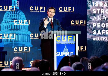 Arlington, Usa. 17. Juli 2023. Florida Governor Ron DeSantis (R-FL) spricht auf der Christen United for Israel (CUFI) Konferenz im Crystal Gateway Marriott in Arlington. Kredit: SOPA Images Limited/Alamy Live News Stockfoto