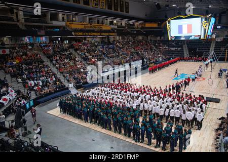 World Jump Rope Championships, Colorado Springs, Colorado, USA. 17. Juli 2023. Bei der Eröffnungszeremonie betreten die Athleten die Robson Arena und stellen sich für die Eröffnungszeremonie auf. Kredit: Casey B. Gibson/Alamy Live News Stockfoto