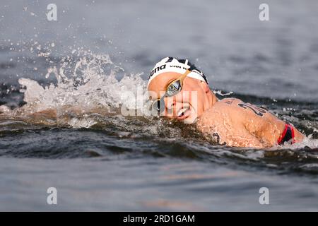 Fukuoka, Japan. 18. Juli 2023. FUKUOKA, JAPAN - JULI 18: Sharon van Rouwendaal aus den Niederlanden tritt am 5. Tag der Fukuoka 2023 World Aquatics Championships im Seaside Momochi Beach Park am 18. Juli 2023 in Fukuoka, Japan, an der Open Water Women's 5km an (Foto von Nikola Krstic/BSR Agency). Kredit: BSR Agency/Alamy Live News Stockfoto