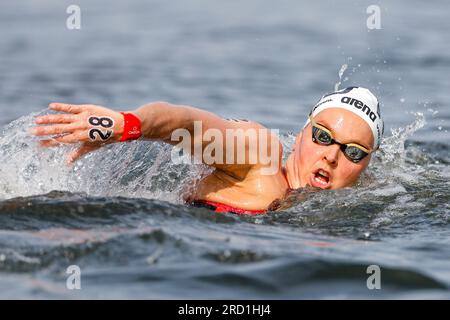 Fukuoka, Japan. 18. Juli 2023. FUKUOKA, JAPAN - JULI 18: Sharon van Rouwendaal aus den Niederlanden tritt am 5. Tag der Fukuoka-Wasserweltmeisterschaft 2023 im Seaside Momochi Beach Park am 18. Juli 2023 in Fukuoka, Japan, an der Open Water Women's 5km an (Foto von Nikola Krstic/BSR Agency) Kredit: BSR Agency/Alamy Live News Stockfoto