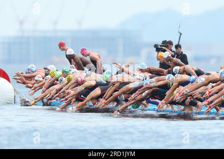 Fukuoka, Japan. 18. Juli 2023. Allgemeine Ansicht Schwimmen : World Aquatics Championships Fukuoka 2023 Open Water Swimming Men's 5km im Seaside Momochi Beach Park in Fukuoka, Japan . Kredit: YUTAKA/AFLO SPORT/Alamy Live News Stockfoto