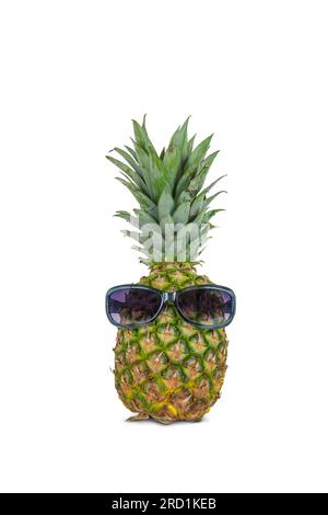 Ananas mit Sonnenbrille isoliert auf weißem Hintergrund. Stockfoto