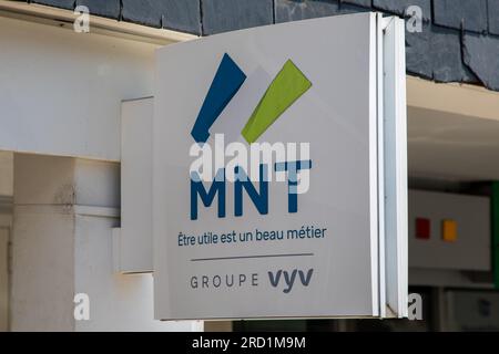 Bordeaux , Aquitaine France - 07 15 2023 : mnt vyv Group Logo und Textzeichen Versicherungsverein auf Gegenseitigkeit für Beamte Stockfoto