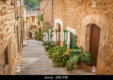 geography / travel, Spain, Majorca, Fornalutx, old town alley in the village Fornalutx, Majorca, ADDITIONAL-RIGHTS-CLEARANCE-INFO-NOT-AVAILABLE Stock Photo