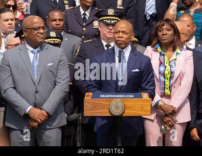 Bronx, USA. 17. Juli 2023. Der New Yorker Bürgermeister Eric Adams gab die Ernennung von Edward A. Caban zum 46. Commissioner des New York City Police Department und Tania Kinsella zum 45. Ersten stellvertretenden Commissioner des New York City Police Department im 40. Revier in der Bronx, NY, Juli 17 bekannt. 2023. Edward Caban ist der Latino, der in seiner 178-jährigen Geschichte als commissioner des NYPD diente, und Tania ist die erste farbige Frau, die als erste stellvertretende kommissarin in der Geschichte des NYPD diente. (Foto: Steve Sanchez/Sipa USA). Kredit: SIPA USA/Alamy Live News Stockfoto