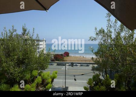 Malibu, Kalifornien, USA 16. Juli 2023 Dachterrasse bei DÕAmoreÕs Pizza in Malibu, Kalifornien, USA. Foto: Barry King/Alamy Stock Photo Stockfoto