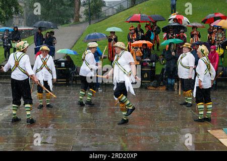 Lauch Morris tanzt im rai am Buxton Day of Dance 2023 Stockfoto