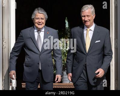 Brüssel, Belgien. 18. Juli 2023. König Philippe - Filip von Belgien begrüßt den Präsidenten Ecuadors, Santiago Lasso, zu einer Audienz im Königlichen Palast in Brüssel am Dienstag, den 18. Juli 2023. BELGA FOTO BENOIT DOPPAGNE Kredit: Belga News Agency/Alamy Live News Stockfoto