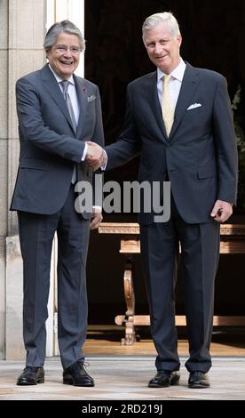 Brüssel, Belgien. 18. Juli 2023. König Philippe - Filip von Belgien begrüßt den Präsidenten Ecuadors, Santiago Lasso, zu einer Audienz im Königlichen Palast in Brüssel am Dienstag, den 18. Juli 2023. BELGA FOTO BENOIT DOPPAGNE Kredit: Belga News Agency/Alamy Live News Stockfoto