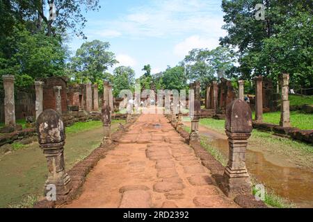 Siem Reap, Kambodscha - Juli 14 2006: Banteay Srei oder Banteay Srey (Khmer: ប្រាសាទបន្ទាយស្រី) ist ein kambodschanischer Tempel aus dem 10. Jahrhundert, der dem Hindu gewidmet ist Stockfoto