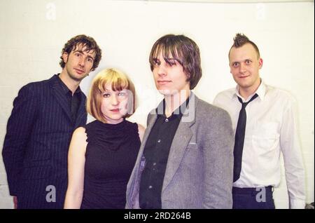 Ikara Colt Band fotografiert in London Juni 2002. Stockfoto