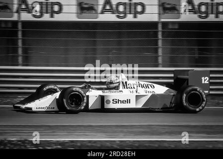 Imola, Italien. 01. Mai 1988 Grand Prix von San Marino. Weltmeisterschaft F1 1988. Nr. 12 Ayrton Senna, Brasilianer, auf seinem McLaren Honda. Stockfoto