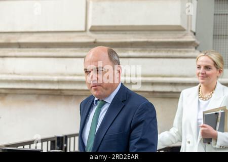 London, Großbritannien. 18. Juli 2023. Ben Wallace, Abgeordneter, Verteidigungsminister, verlässt die Downing Street Nr. 10, vielleicht seine letzte Kabinettssitzung. Wallace hat angekündigt, dass er bei der nächsten Neuordnung aus dem Kabinett zurücktreten und als Abgeordneter zurücktreten wird. Minister und British Conservative Party Credit: Richard Lincoln/Alamy Live News Stockfoto