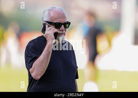 Der italienische Präsident des SSC Neapel, Aurelio De Laurentiis, fand am vierten Tag am Nachmittag des Trainingslagers des SSC Neapel für die Saisonvorbereitung 2023-24 statt. Stockfoto