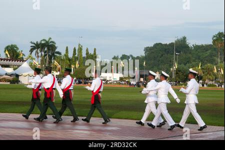 Militärparade anlässlich des 77. Geburtstages ihres Sultans am 15. Juli 2023, Bandar Seri Begawan, Brunei Stockfoto