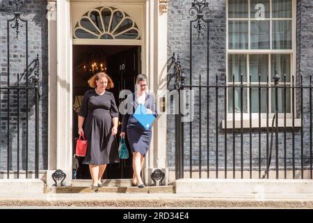 Downing Street, London, Großbritannien. 18. Juli 2023 Victoria Prentis und Chloe Smith nehmen an der wöchentlichen Kabinettssitzung in der Downing Street 10 Teil. Foto: Amanda Rose/Alamy Live News Stockfoto