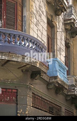 Residenzen mit Balkon in Havanna, Kuba. Stockfoto
