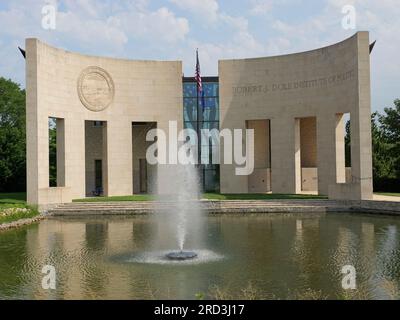 Lawrence, Kansas - 17. Juli 2023: Robert J. Dole Institute of Politics an der University of Kansas Stockfoto