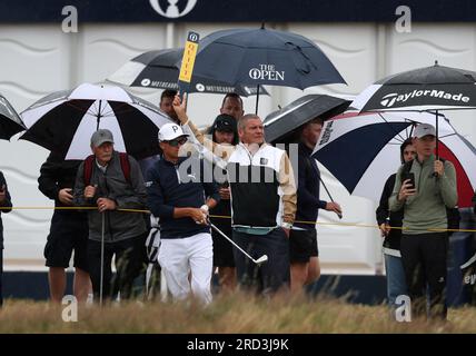 Hoylake, Merseyside, Großbritannien. 18. Juli 2023; Royal Liverpool Golf Club, Hoylake, Merseyside, England: The Open Championship Practice Day; Ricky Fowler (USA) spielt von The Rough auf dem 2.-Loch Credit: Action Plus Sports Images/Alamy Live News Credit: Action Plus Sports Images/Alamy Live News Credit Stockfoto