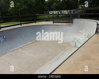 Lawrence, Kansas - 17. Juli 2023: Centennial Skate Park auf der ROCKLEDGE Road in Lawrence, KS Stockfoto