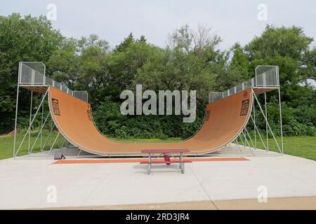 Lawrence, Kansas - 17. Juli 2023: Centennial Skate Park auf der ROCKLEDGE Road in Lawrence, KS Stockfoto