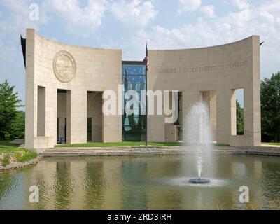 Lawrence, Kansas - 17. Juli 2023: Robert J. Dole Institute of Politics an der University of Kansas Stockfoto