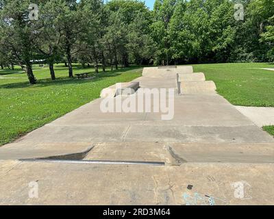 Lawrence, Kansas - 17. Juli 2023: Skatepark im Deerfield Park in Lawrence, KS Stockfoto