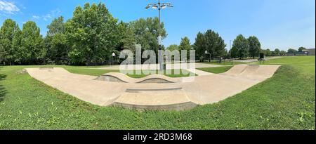 Lawrence, Kansas - 17. Juli 2023: Skatepark im Deerfield Park in Lawrence, KS Stockfoto